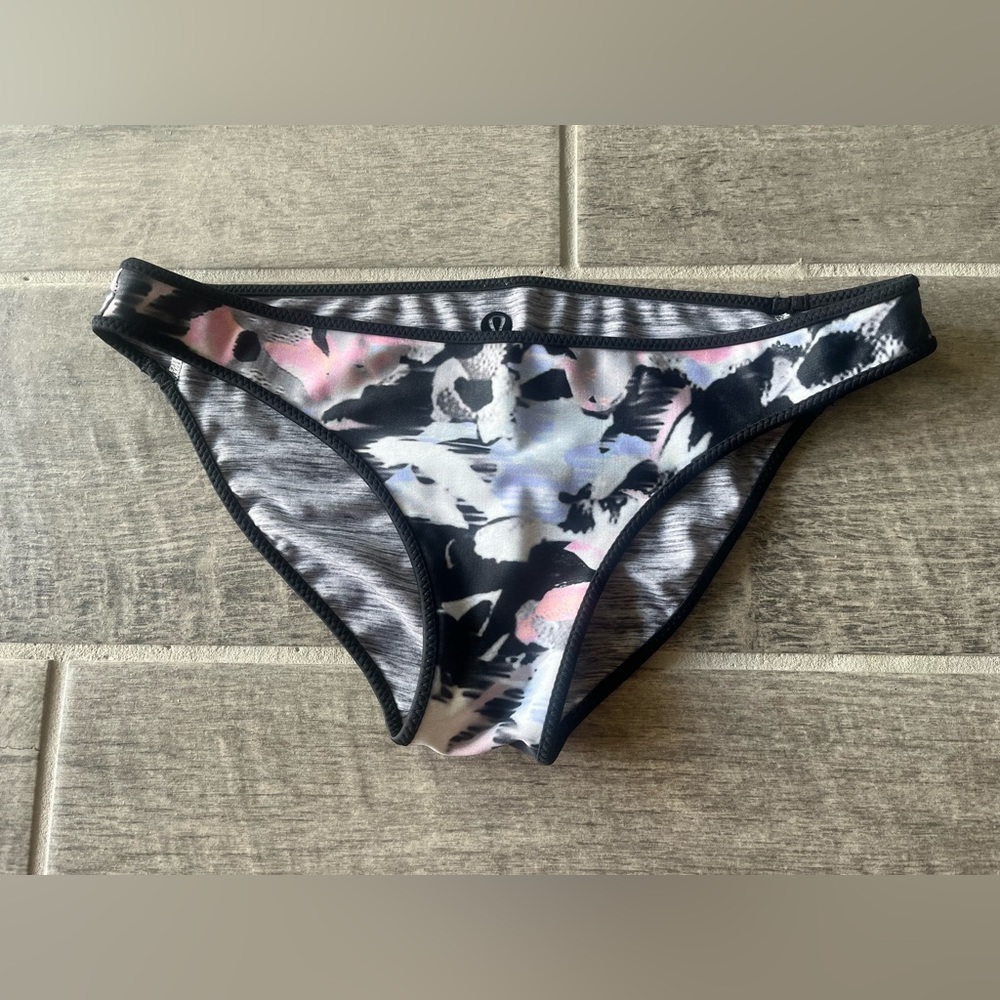 Reversible bikini bottoms Lululemon